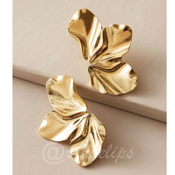 Rouge! Jewelry - Large Gold Tone Fashion Earrings Floral Flower